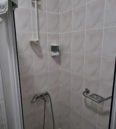 Flora Hotel 3*