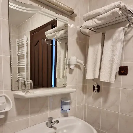 Flora Hotel 3*