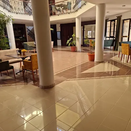 Flora Hotel 3*