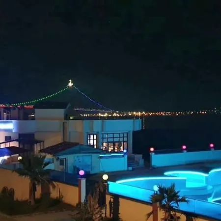 Flora Hotel 3*