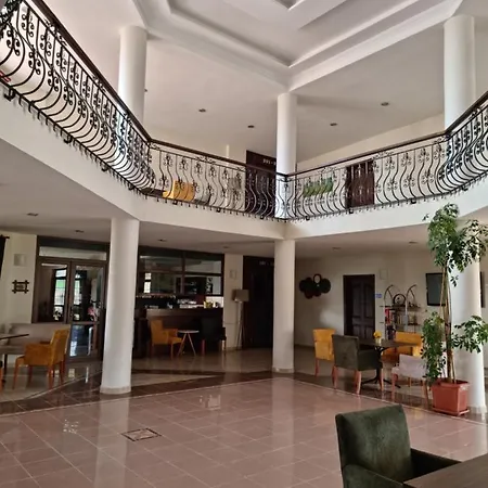 Flora Hotel 3*